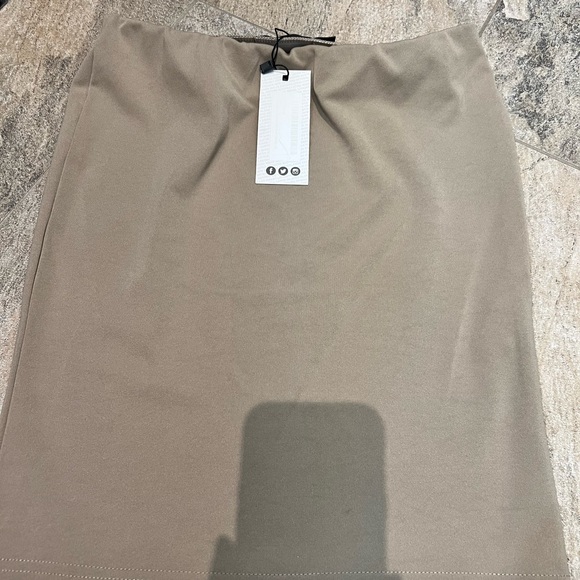 Beige/Sand bodycon skirt. Size 6 - Picture 2 of 3